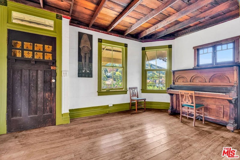 281 E AVENUE 33