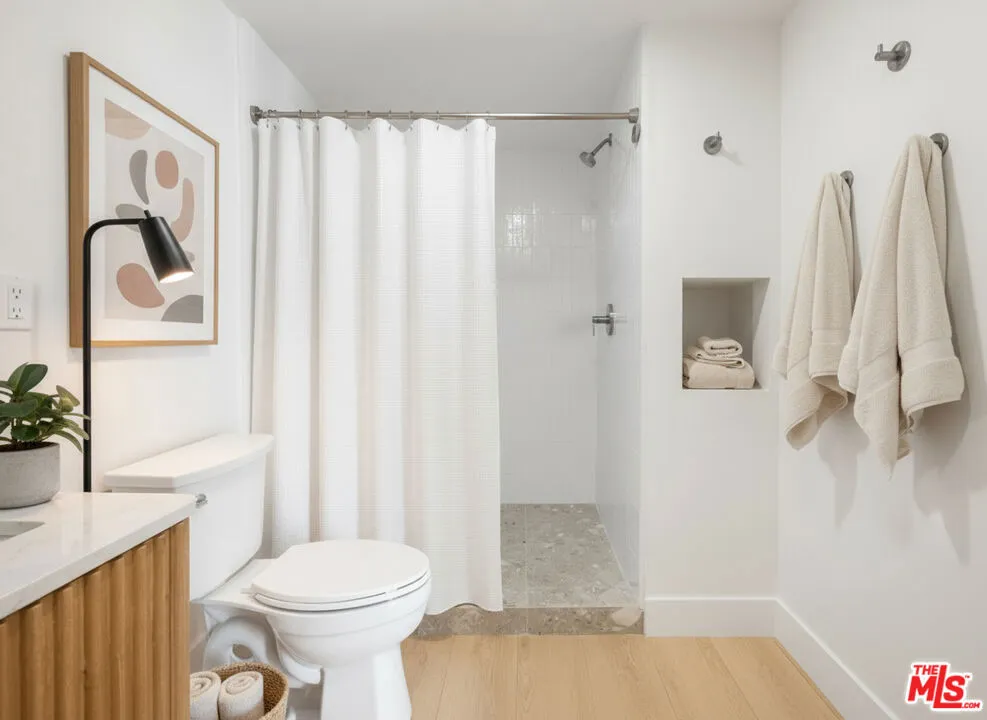 Cypress, California 90630, United States, 3 Bedrooms Bedrooms, ,3 BathroomsBathrooms,Residential,Active,239246