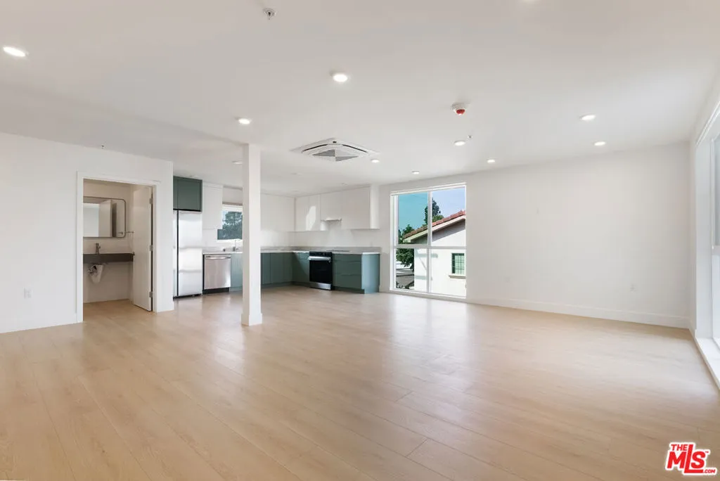 Cypress, California 90630, United States, 3 Bedrooms Bedrooms, ,3 BathroomsBathrooms,Residential,Active,239246