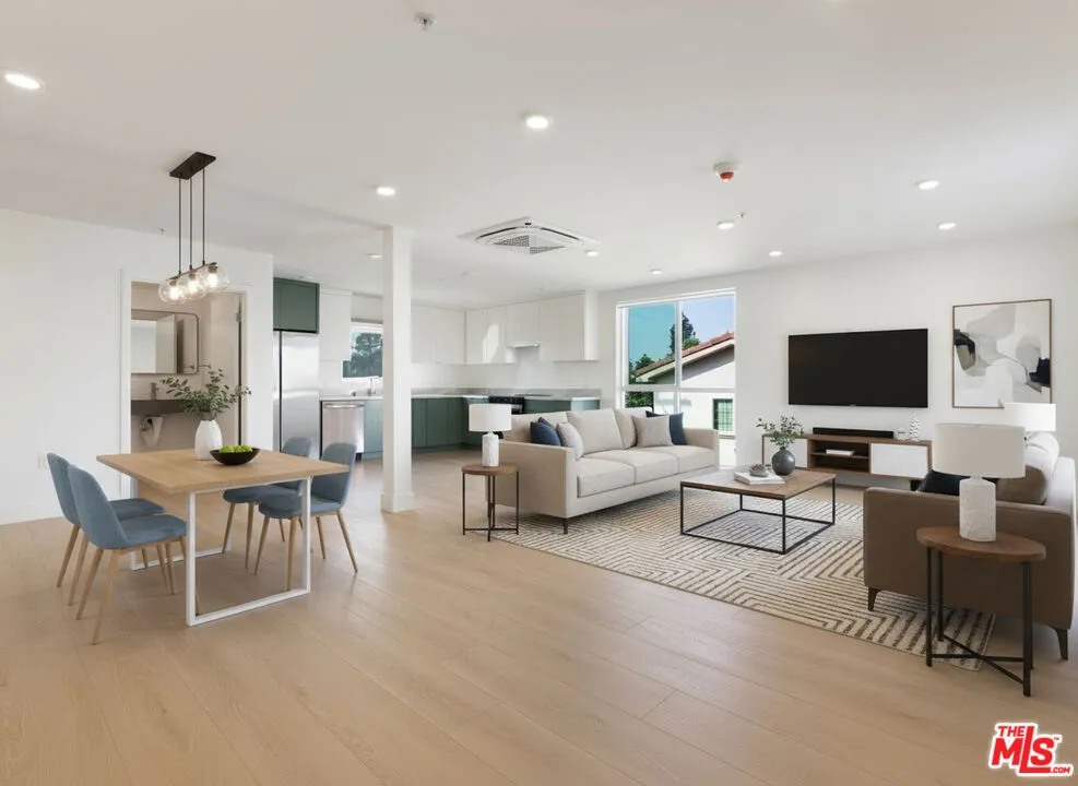 Cypress, California 90630, United States, 3 Bedrooms Bedrooms, ,3 BathroomsBathrooms,Residential,Active,239246