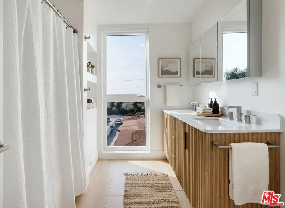 Cypress, California 90630, United States, 3 Bedrooms Bedrooms, ,3 BathroomsBathrooms,Residential,Active,239246