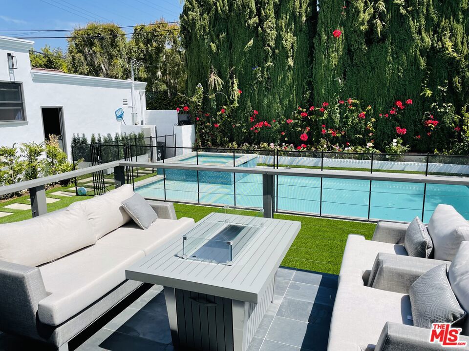 Properties 3 504 FOOTHILL Road