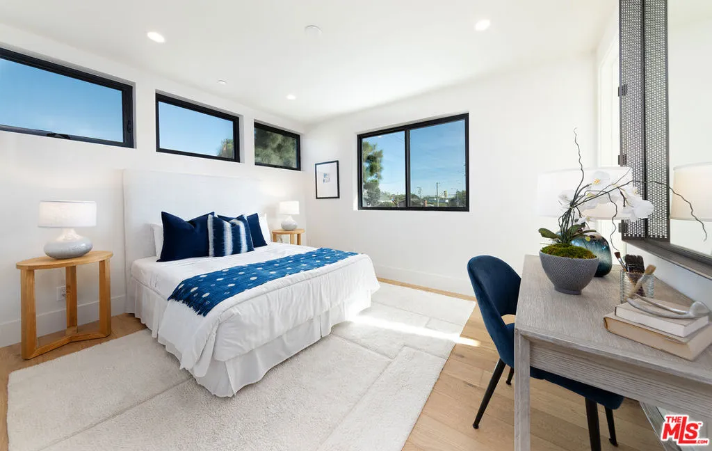 Los Angeles, California 90066, United States, 4 Bedrooms Bedrooms, ,5 BathroomsBathrooms,Residential,Active,234553