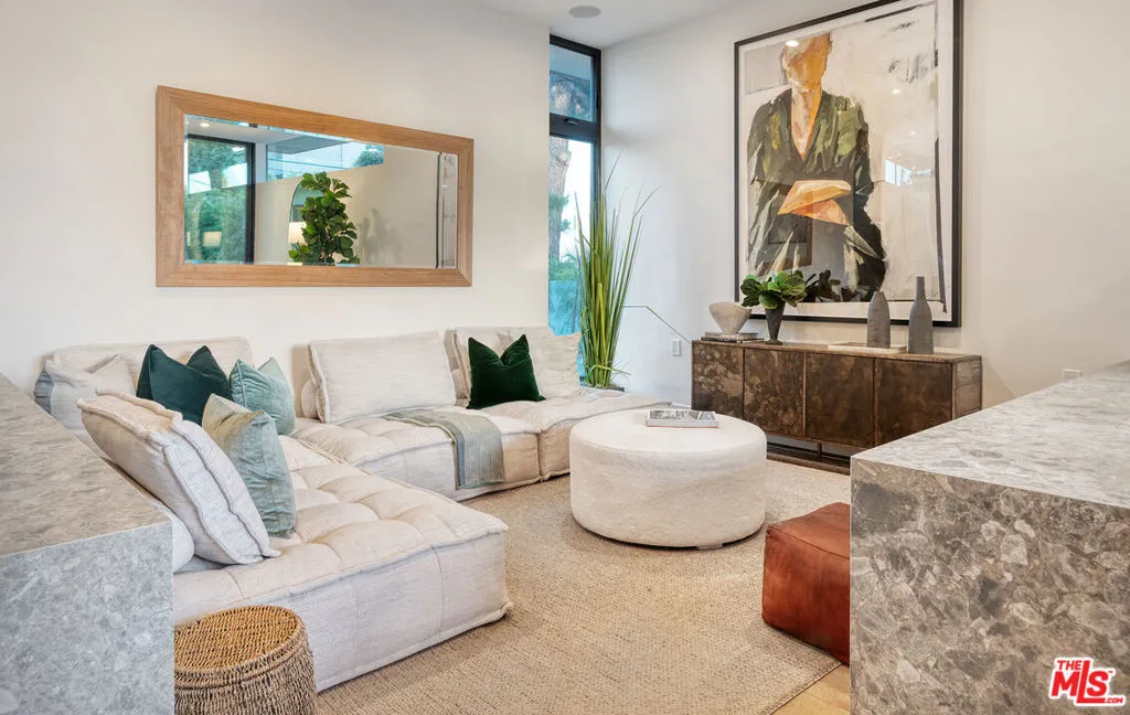 Los Angeles, California 90066, United States, 4 Bedrooms Bedrooms, ,5 BathroomsBathrooms,Residential,Active,234553