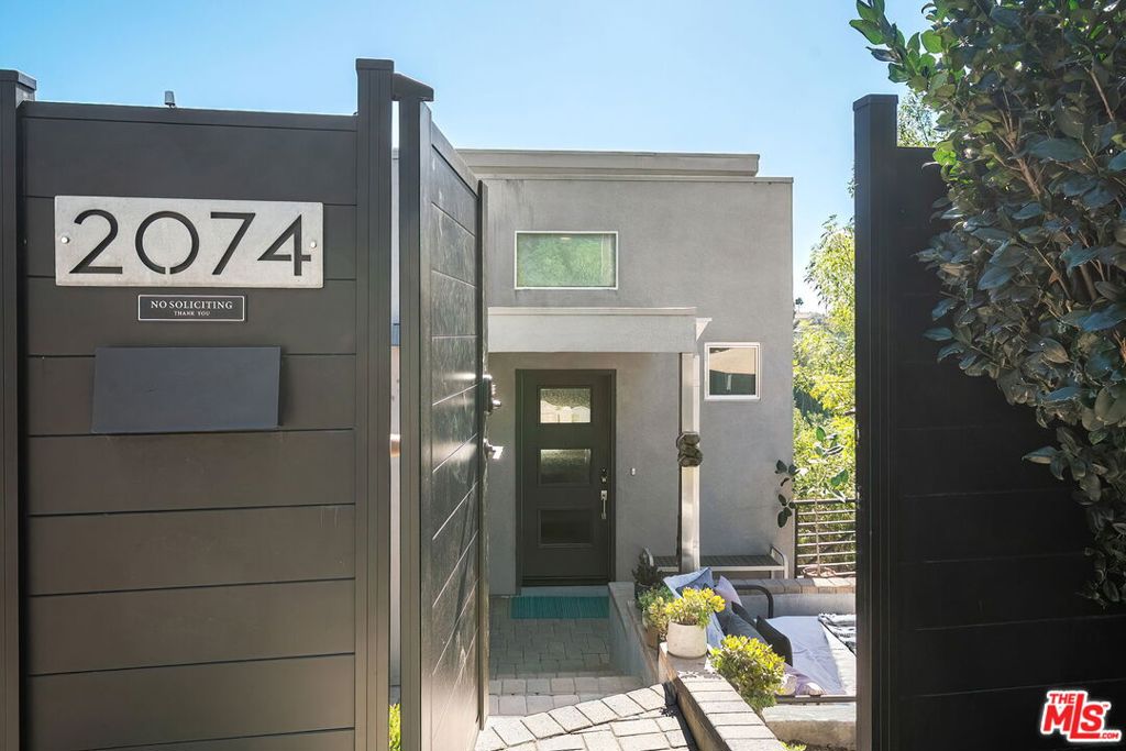 2074 Cerro Gordo Street