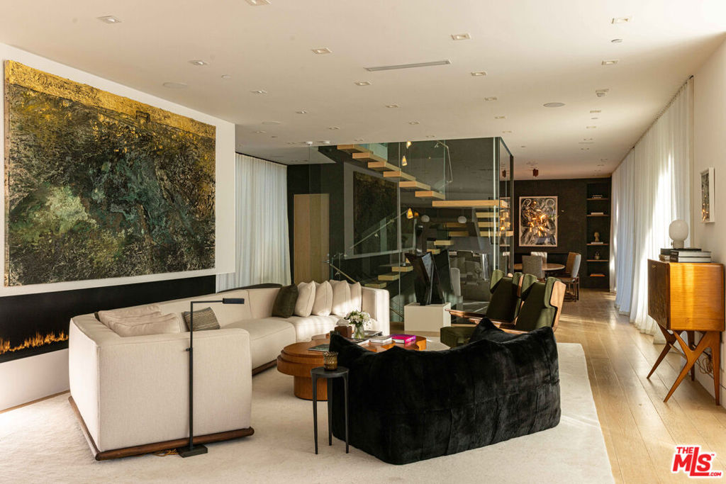 815 N Tigertail Road