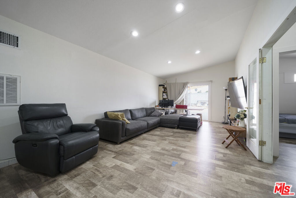Properties 4 110 S Baymar Street