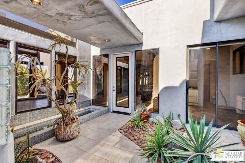 2300 N Vista Drive