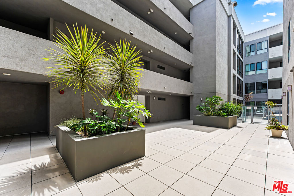 12115 San Vicente Boulevard 111