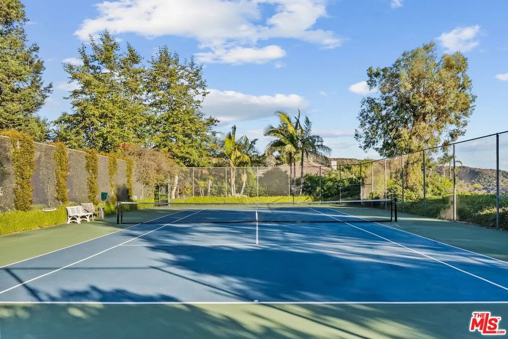 Beverly Hills, California 90210, United States, 4 Bedrooms Bedrooms, ,4 BathroomsBathrooms,Residential,Active,178703