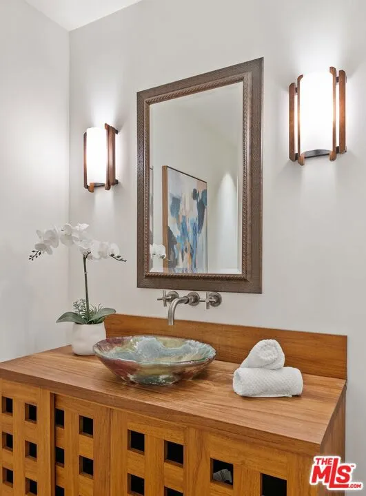 Beverly Hills, California 90210, United States, 4 Bedrooms Bedrooms, ,4 BathroomsBathrooms,Residential,Active,178703