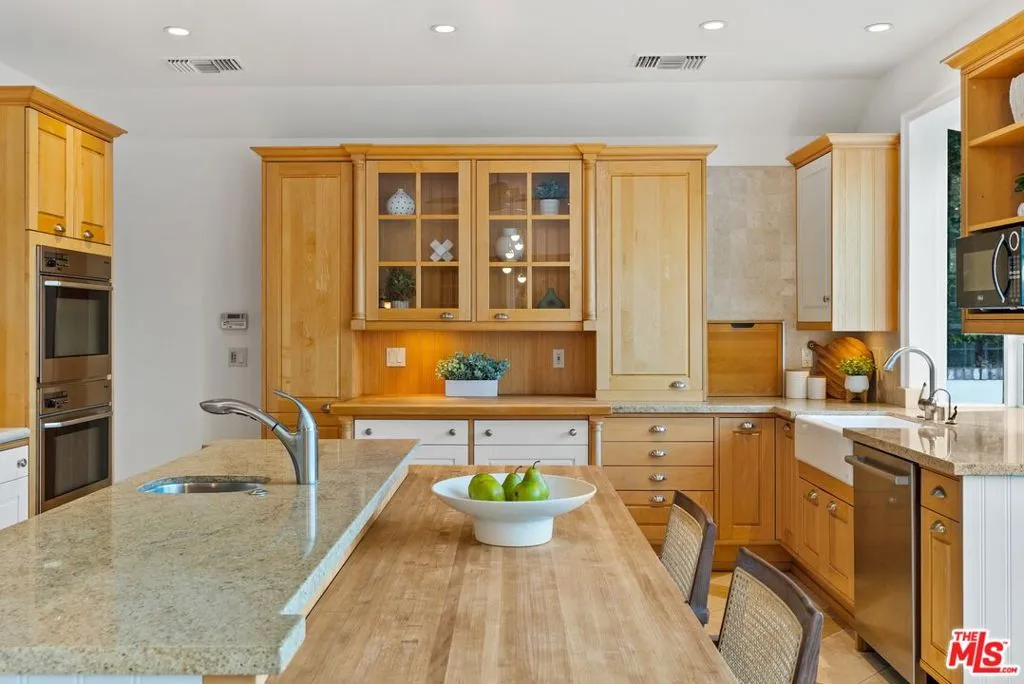 Beverly Hills, California 90210, United States, 4 Bedrooms Bedrooms, ,4 BathroomsBathrooms,Residential,Active,178703