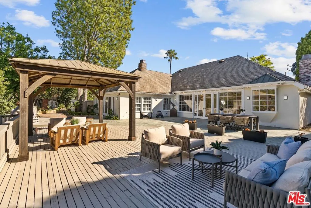 Beverly Hills, California 90210, United States, 4 Bedrooms Bedrooms, ,4 BathroomsBathrooms,Residential,Active,178703