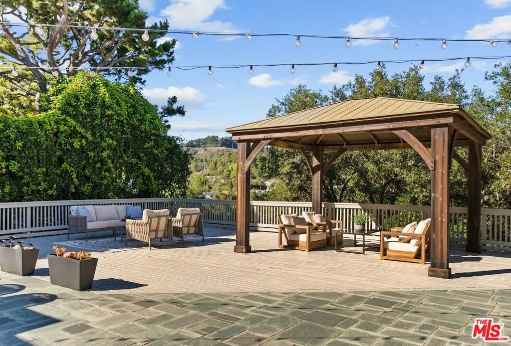 Beverly Hills, California 90210, United States, 4 Bedrooms Bedrooms, ,4 BathroomsBathrooms,Residential,Active,178703