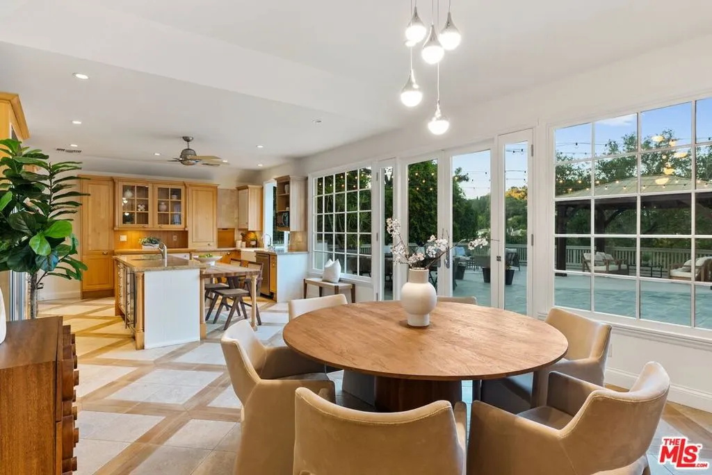 Beverly Hills, California 90210, United States, 4 Bedrooms Bedrooms, ,4 BathroomsBathrooms,Residential,Active,178703