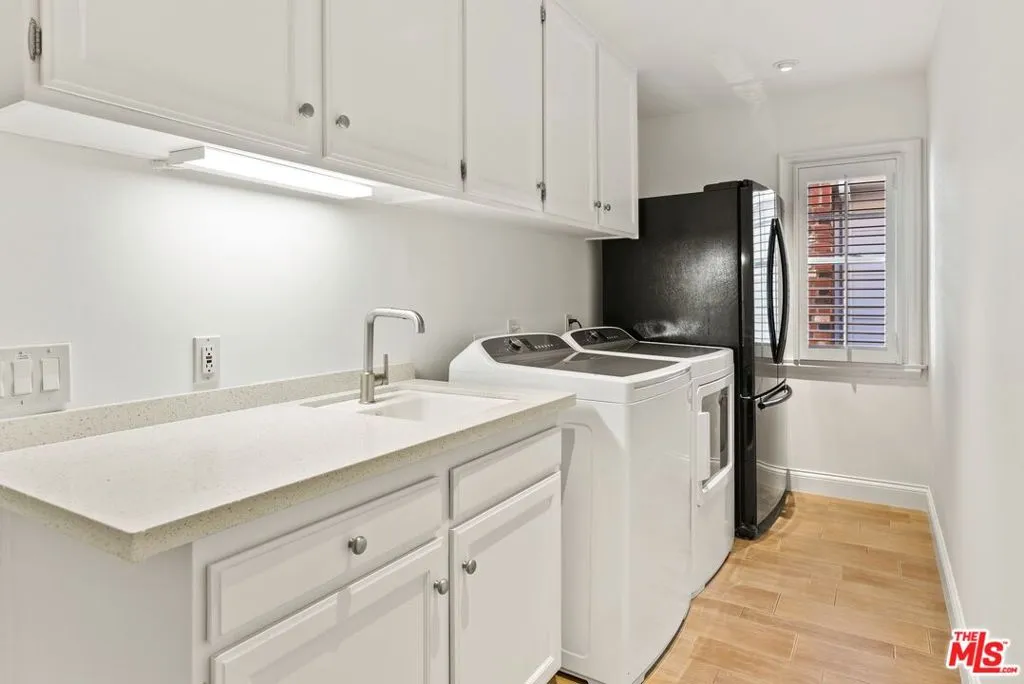 Beverly Hills, California 90210, United States, 4 Bedrooms Bedrooms, ,4 BathroomsBathrooms,Residential,Active,178703