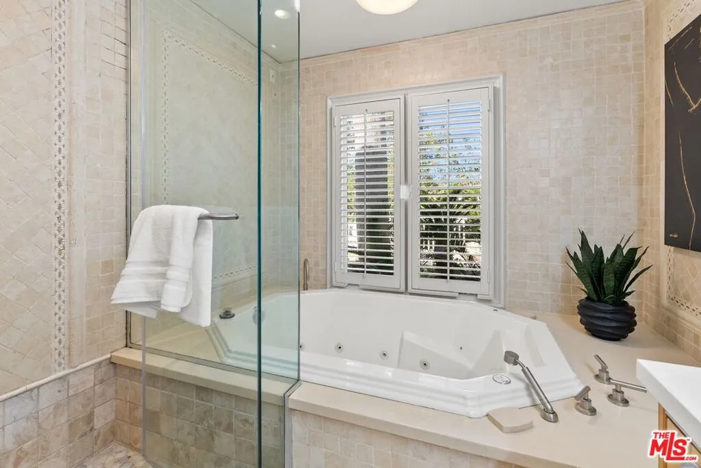 Beverly Hills, California 90210, United States, 4 Bedrooms Bedrooms, ,4 BathroomsBathrooms,Residential,Active,178703