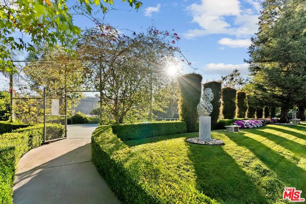 Beverly Hills, California 90210, United States, 4 Bedrooms Bedrooms, ,4 BathroomsBathrooms,Residential,Active,178703