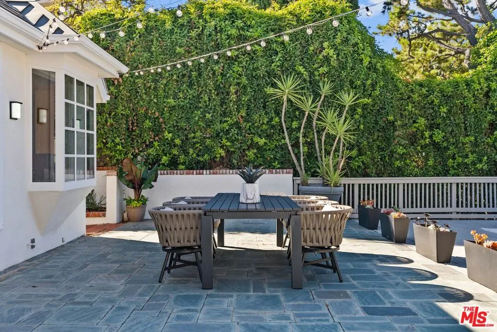 Beverly Hills, California 90210, United States, 4 Bedrooms Bedrooms, ,4 BathroomsBathrooms,Residential,Active,178703