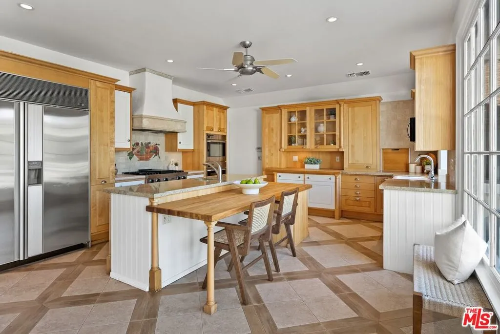 Beverly Hills, California 90210, United States, 4 Bedrooms Bedrooms, ,4 BathroomsBathrooms,Residential,Active,178703