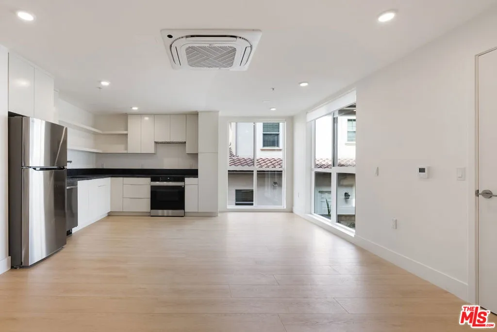 Cypress, California 90630, United States, 1 Bedroom Bedrooms, ,1 BathroomBathrooms,Residential,Active,239251