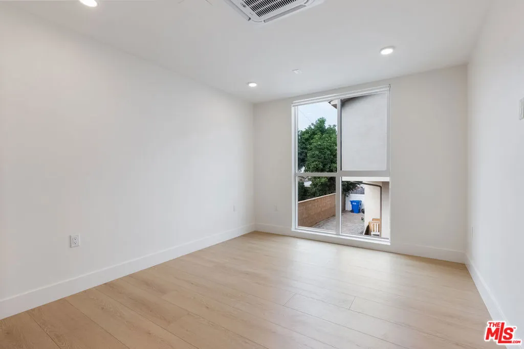 Cypress, California 90630, United States, 1 Bedroom Bedrooms, ,1 BathroomBathrooms,Residential,Active,239251