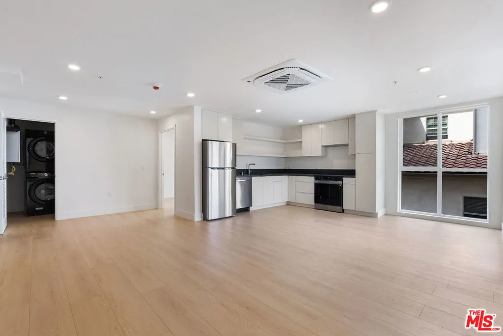 Cypress, California 90630, United States, 1 Bedroom Bedrooms, ,1 BathroomBathrooms,Residential,Active,239251