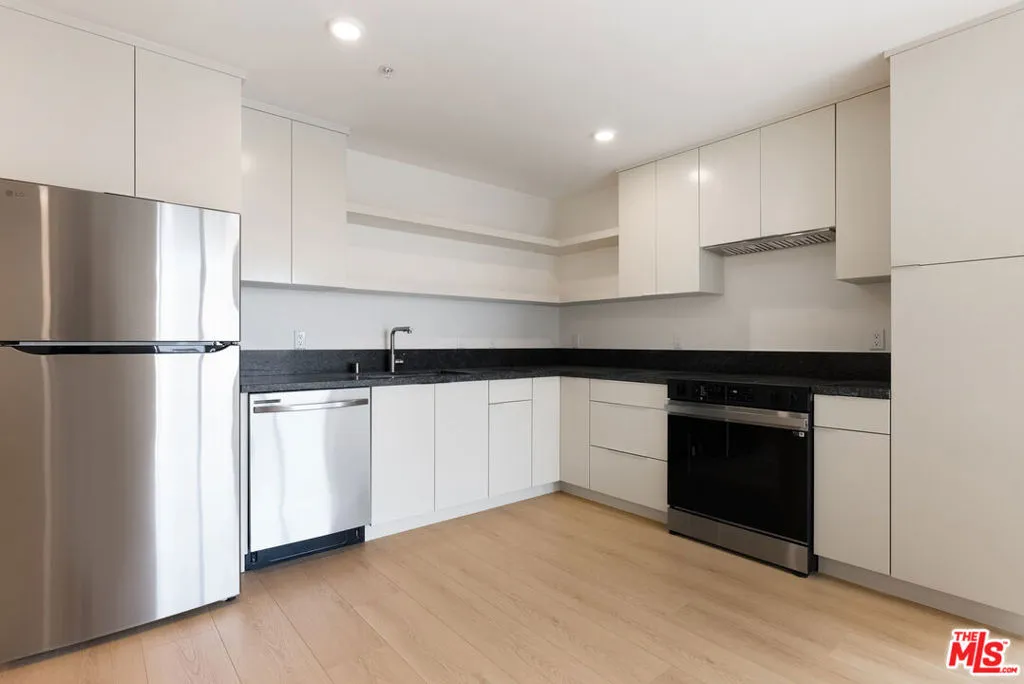 Cypress, California 90630, United States, 1 Bedroom Bedrooms, ,1 BathroomBathrooms,Residential,Active,239251