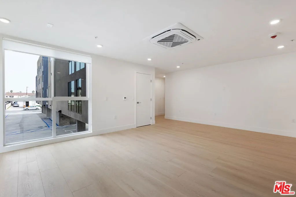 Cypress, California 90630, United States, 1 Bedroom Bedrooms, ,1 BathroomBathrooms,Residential,Active,239251