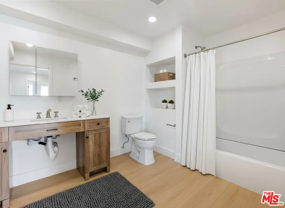 Cypress, California 90630, United States, 1 Bedroom Bedrooms, ,1 BathroomBathrooms,Residential,Active,239251