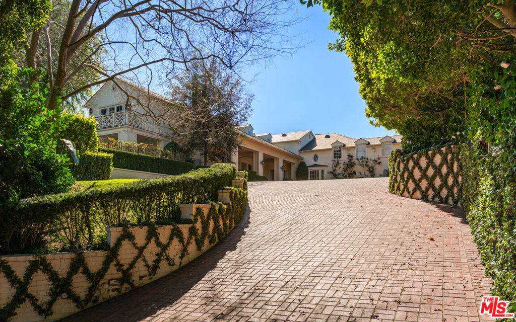 111 N Mapleton Drive