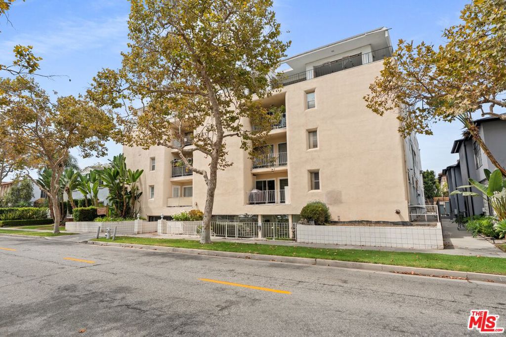 423 S Rexford Drive 305