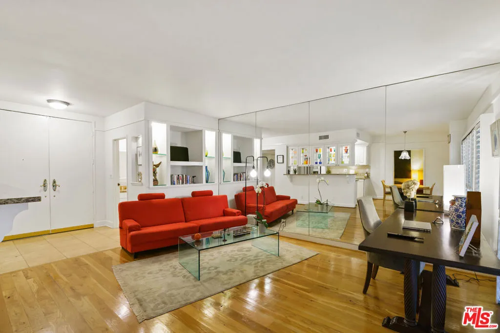 West Hollywood, California 90069, United States, 1 Bedroom Bedrooms, ,2 BathroomsBathrooms,Residential,Active,222373