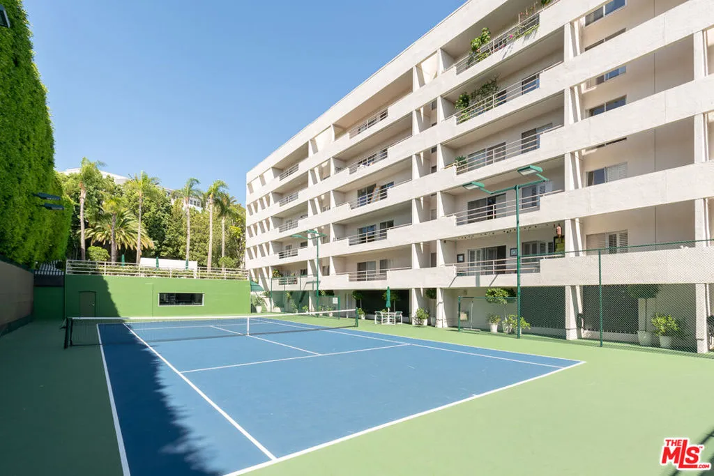 West Hollywood, California 90069, United States, 1 Bedroom Bedrooms, ,2 BathroomsBathrooms,Residential,Active,222373