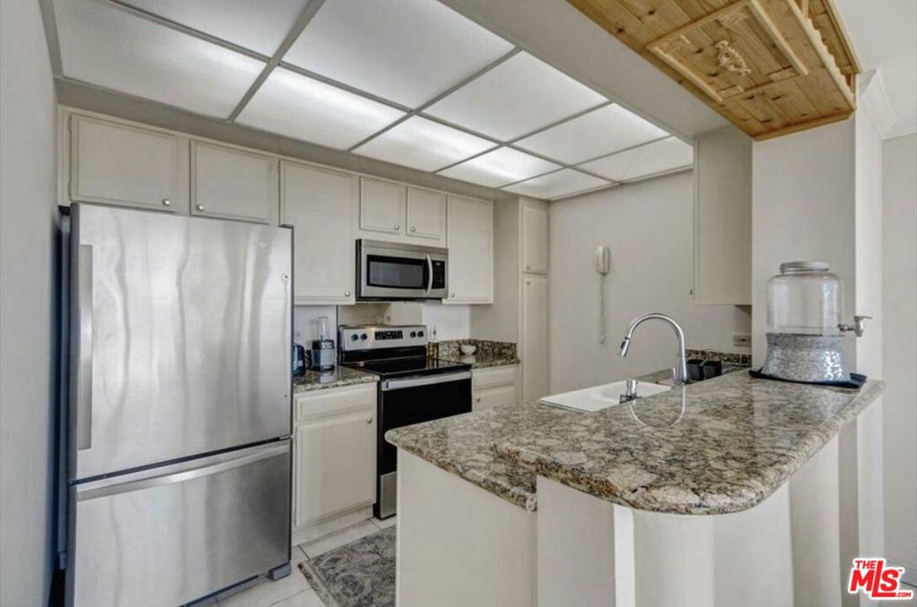 10535 Wilshire Boulevard 1701