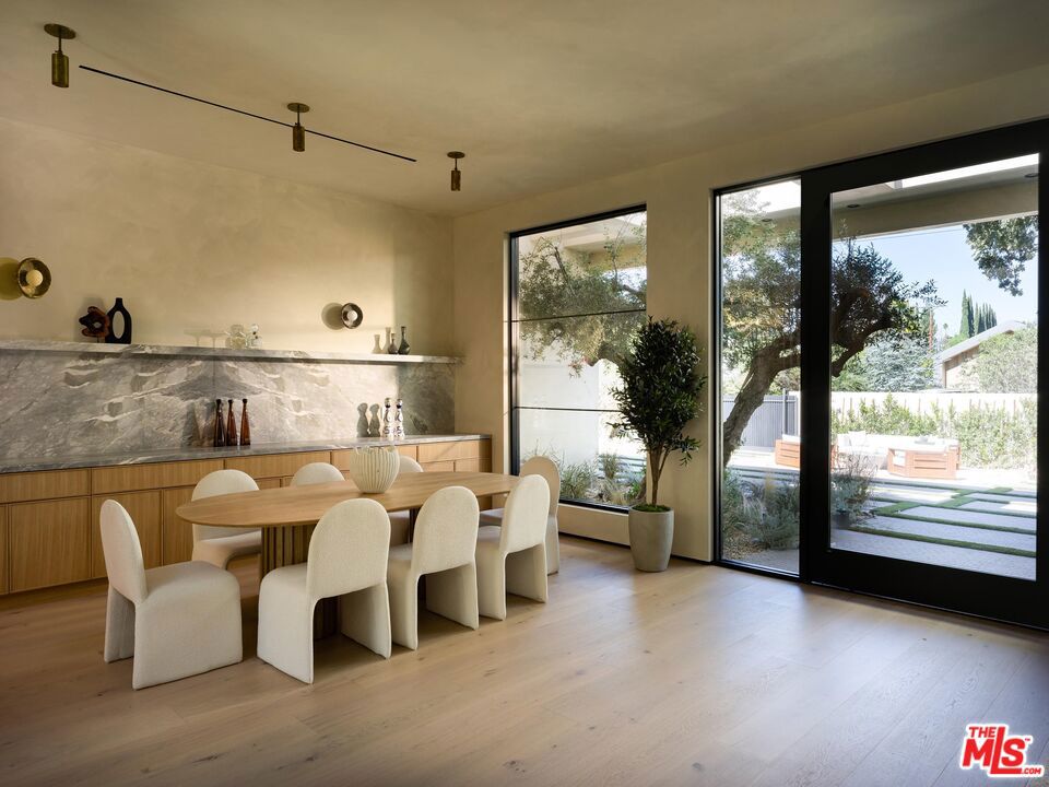 23340 Collins Street