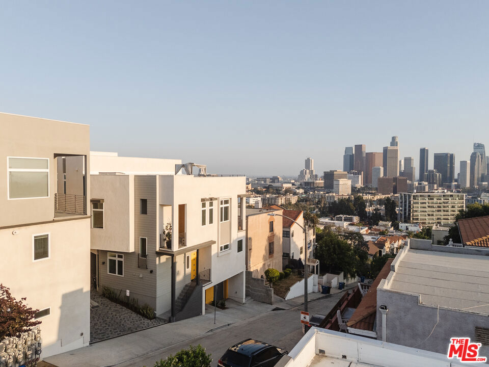 Properties 1 1124 W Panorama Way