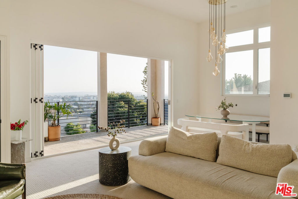 Properties 3 1124 W Panorama Way
