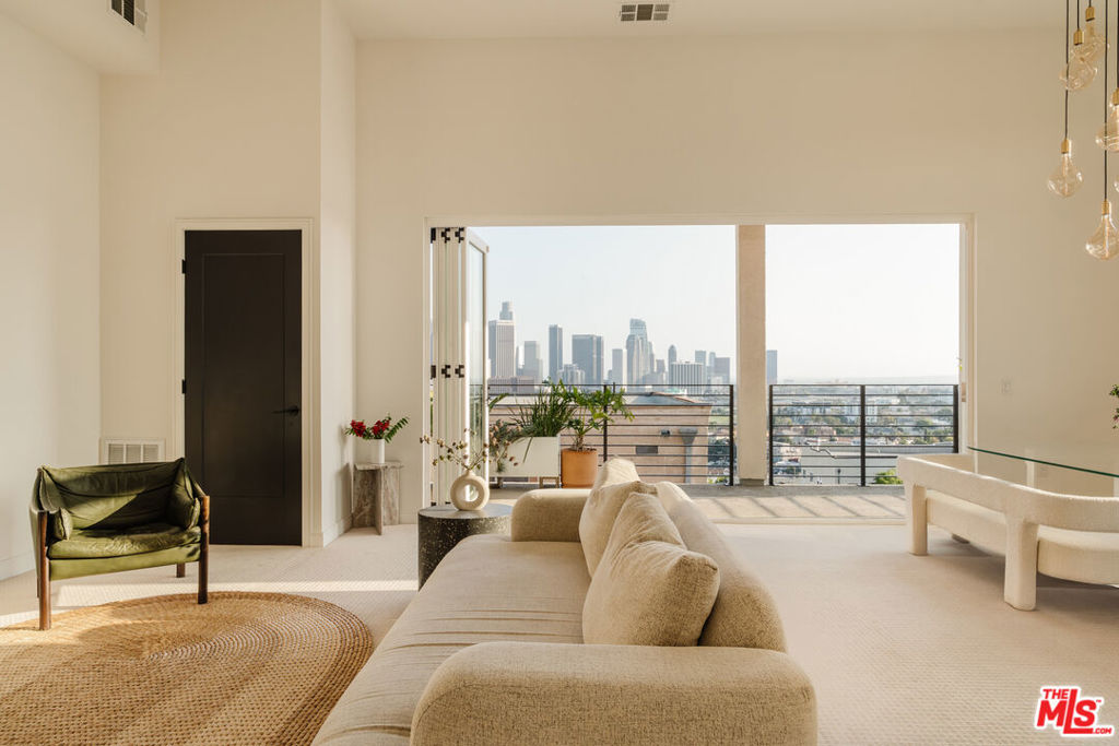Properties 2 1124 W Panorama Way