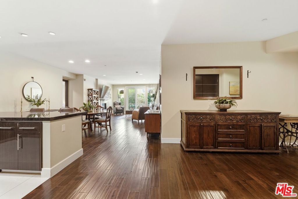 1318 Roxbury Drive 115