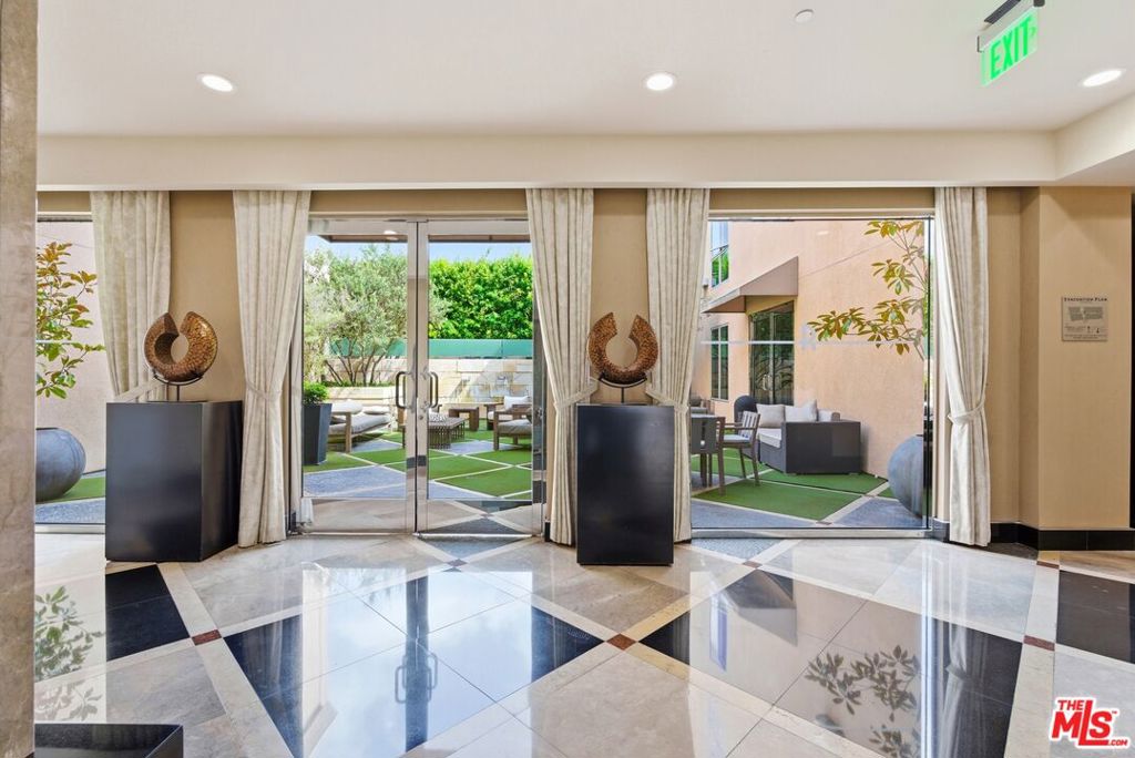 1318 Roxbury Drive 115