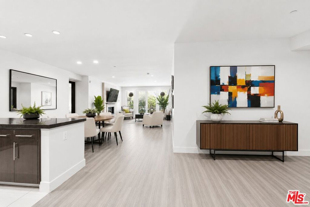 1318 Roxbury Drive 115