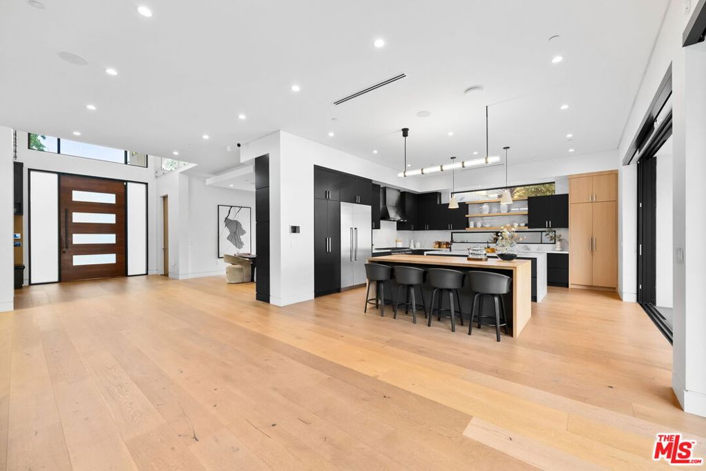 Properties 3 14812 Morrison Street