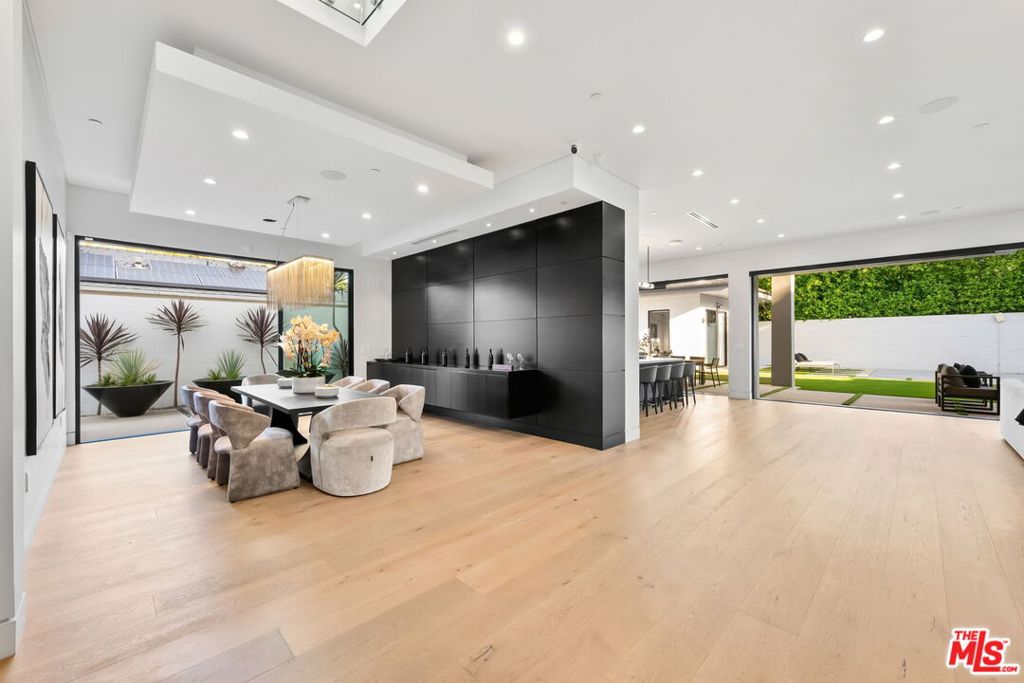 Properties 4 14812 Morrison Street