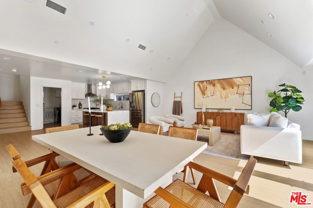 3945 Franklin Street