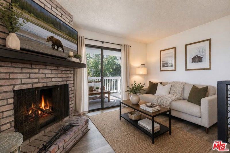 136 E Mountain View Boulevard