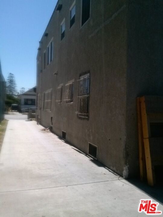 673 E 50th Street
