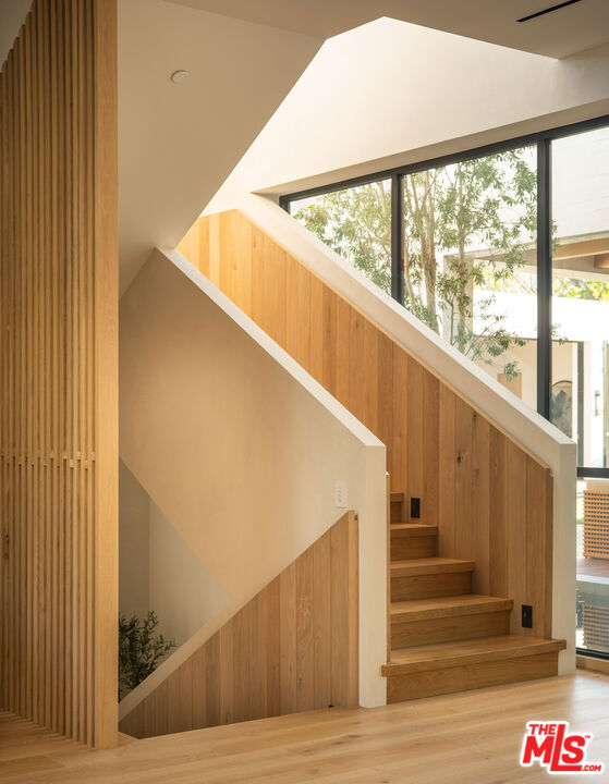 Properties 4 1307 N Doheny Drive