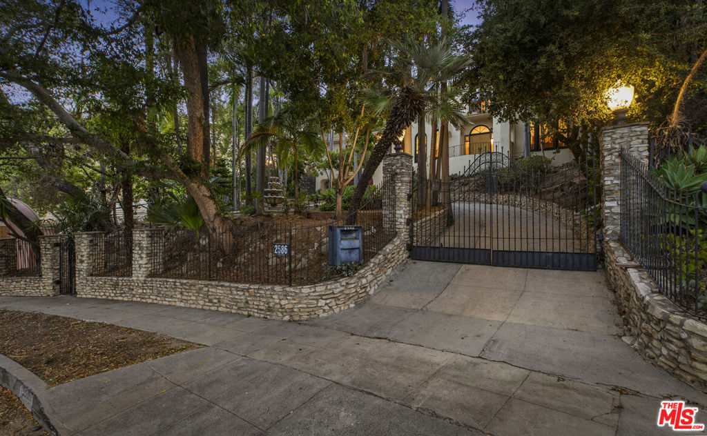 2586 Aberdeen Avenue
