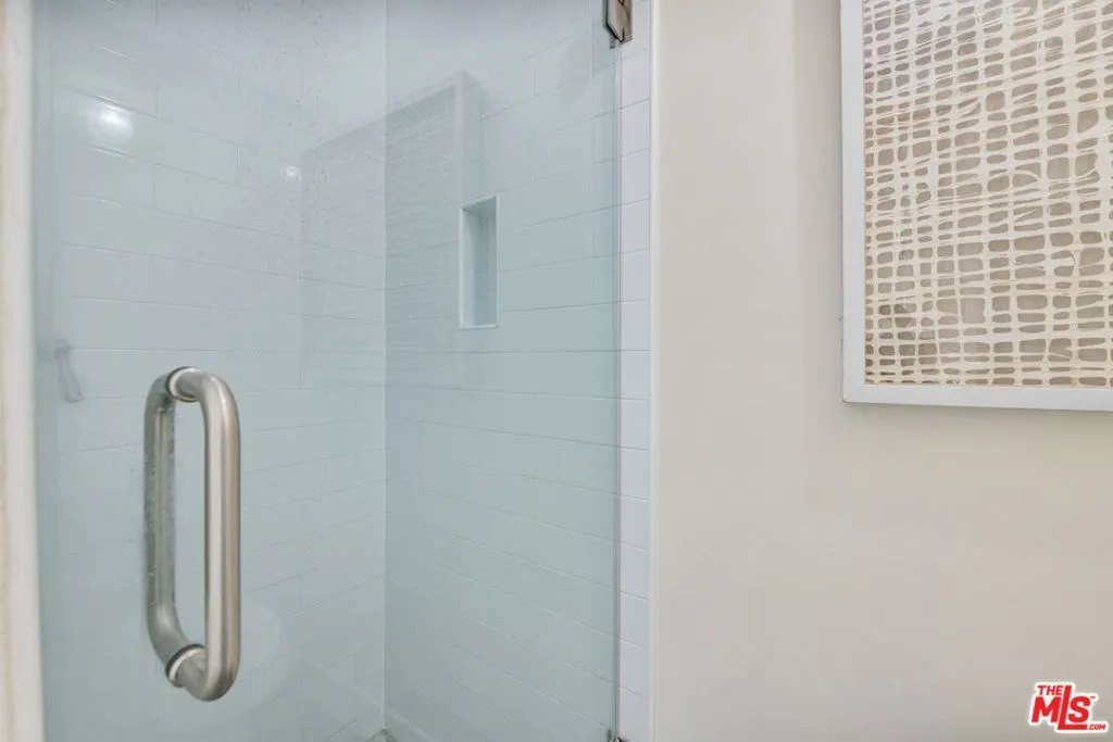 Los Angeles, California 90024, United States, 1 Bedroom Bedrooms, ,2 BathroomsBathrooms,Residential,Active,188126